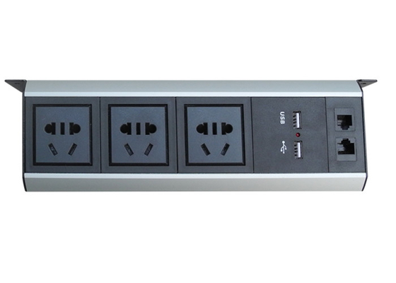 中国 2*USB充電器が付いている机力のストリップの出口の下の自在継手/1*LAN サプライヤー